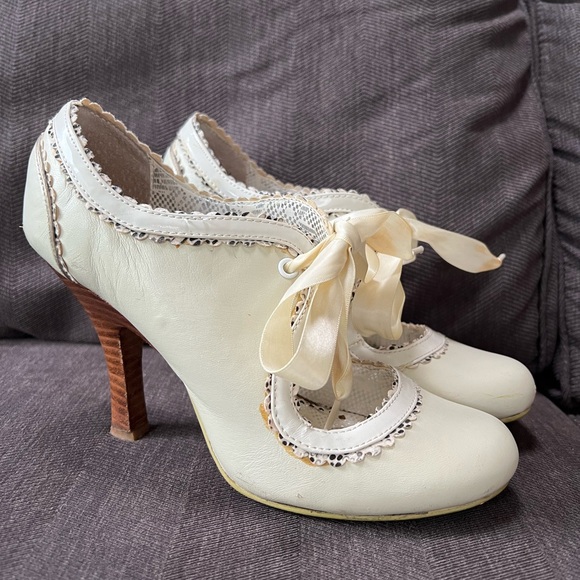 Cream White vintage style heels with ribbon lace up size 7.5 - Picture 1 of 6